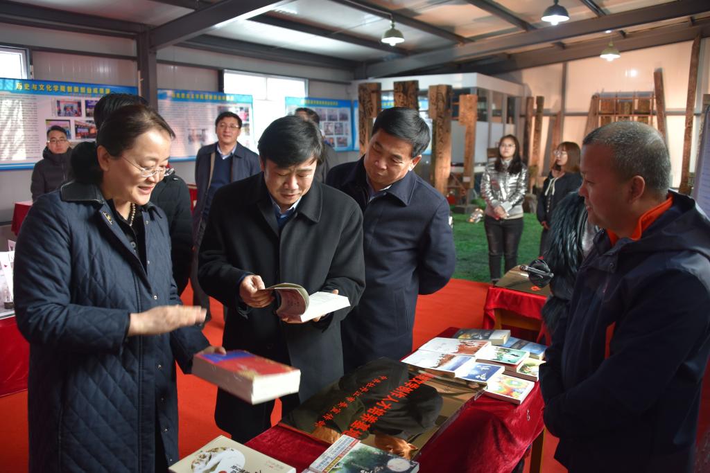 1551233941502381.jpg 省教育厅厅长赵国刚考察牡丹江师范学院大学生创新创业工作.jpg