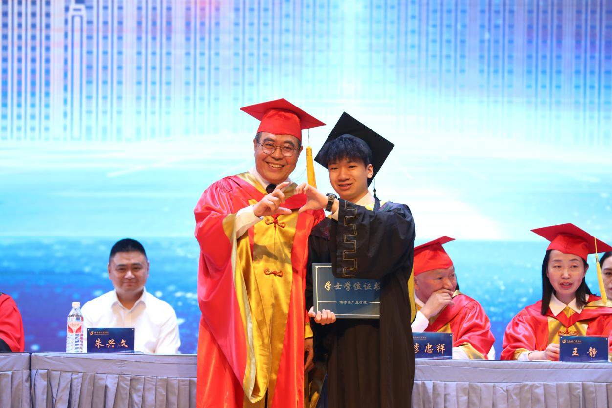 1718857571190250.png 0d926e13e6e2f78a8bb16d7064260137.png