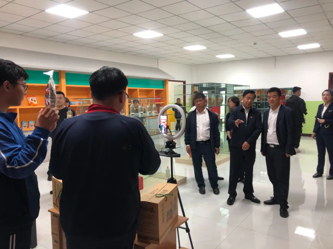 1726639019365296.jpg 4d8a4048962969b43bc3b39b7766d962.jpg