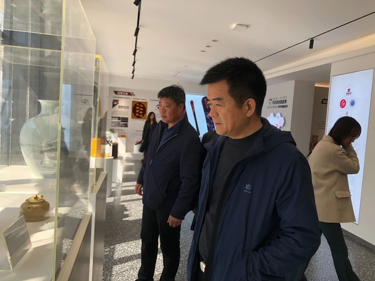 1746584942108259.jpg 03985de63b453d8cfc1800196be40945.jpg