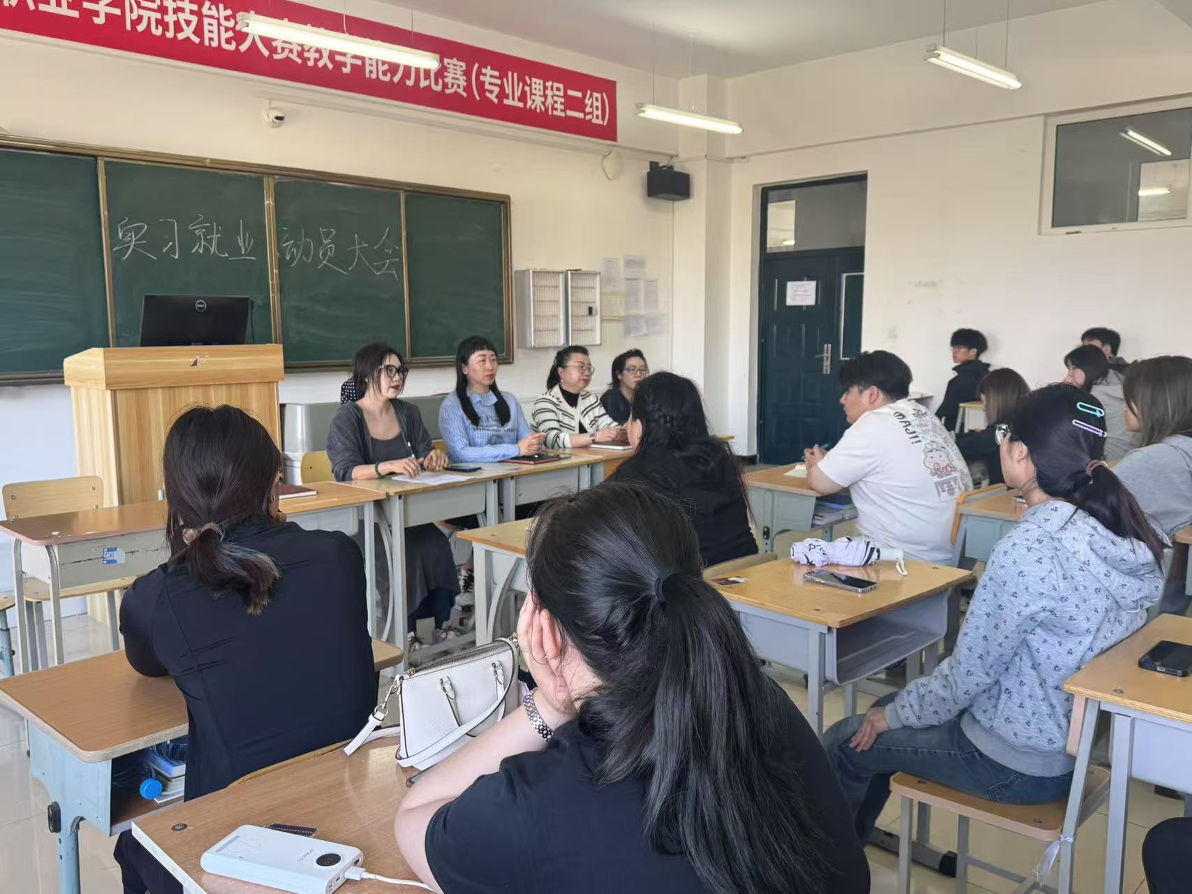 1750908050185048.jpg 81e50a4cead2f4deceacf566f340a3a.jpg