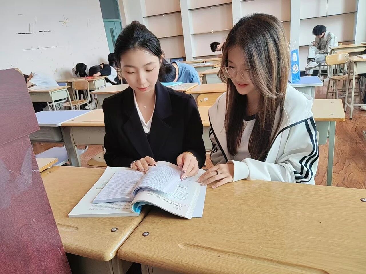 1760508085725034.jpg b0a6bf851178945d31a185f126e20bcf.jpg