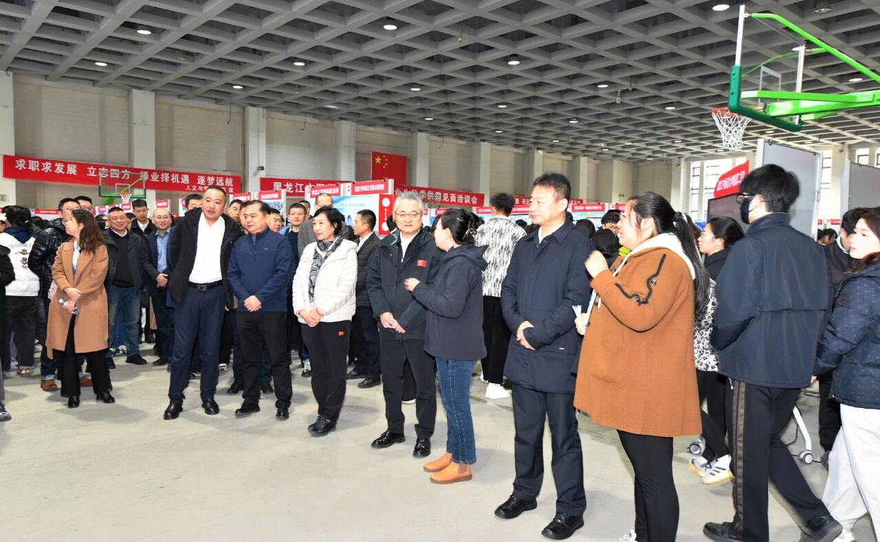 1761390585978175.jpg 1761390585978175.jpg